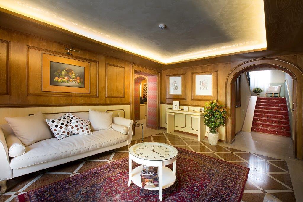 Hotel Camerlengo Corridonia Kültér fotó